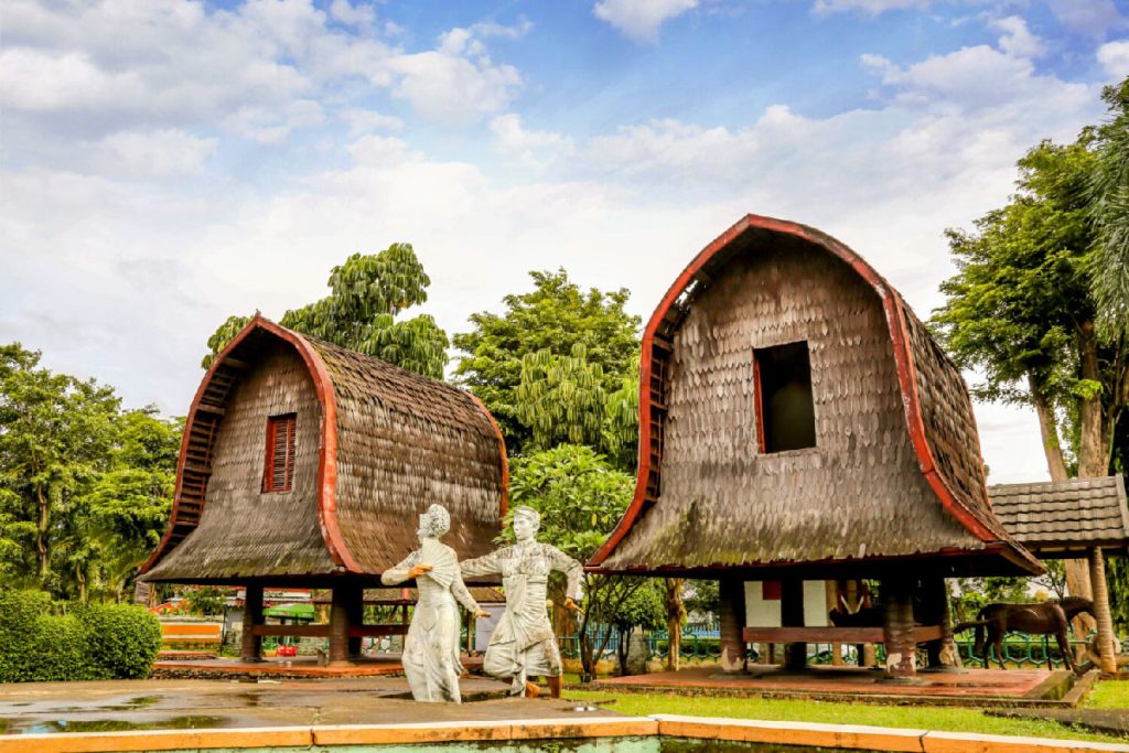 Rumah Adat Jaja Baroh